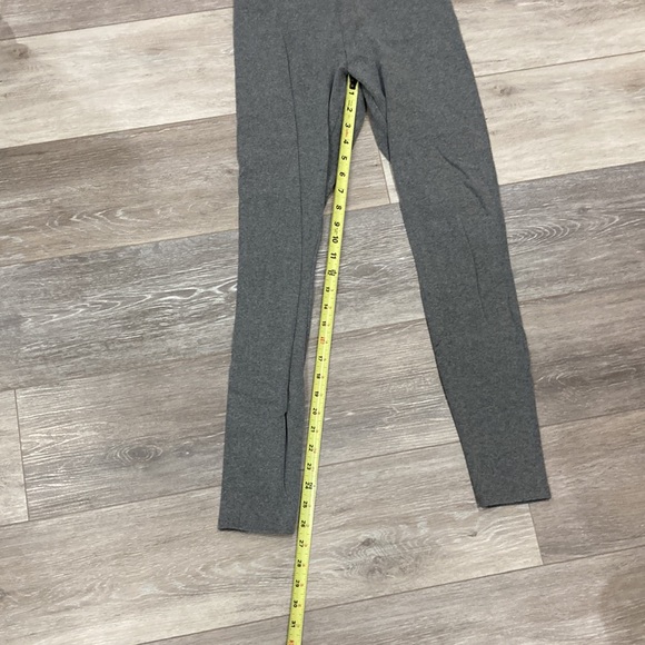 Simply Vera Vera Wang Soft Stretchy Grey Casual Leggings Medium - Picture 3 of 7